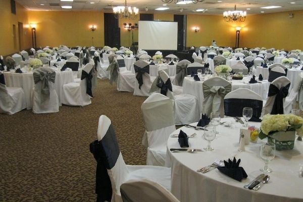 Echo Hotel and Conference Center (Edinburg)